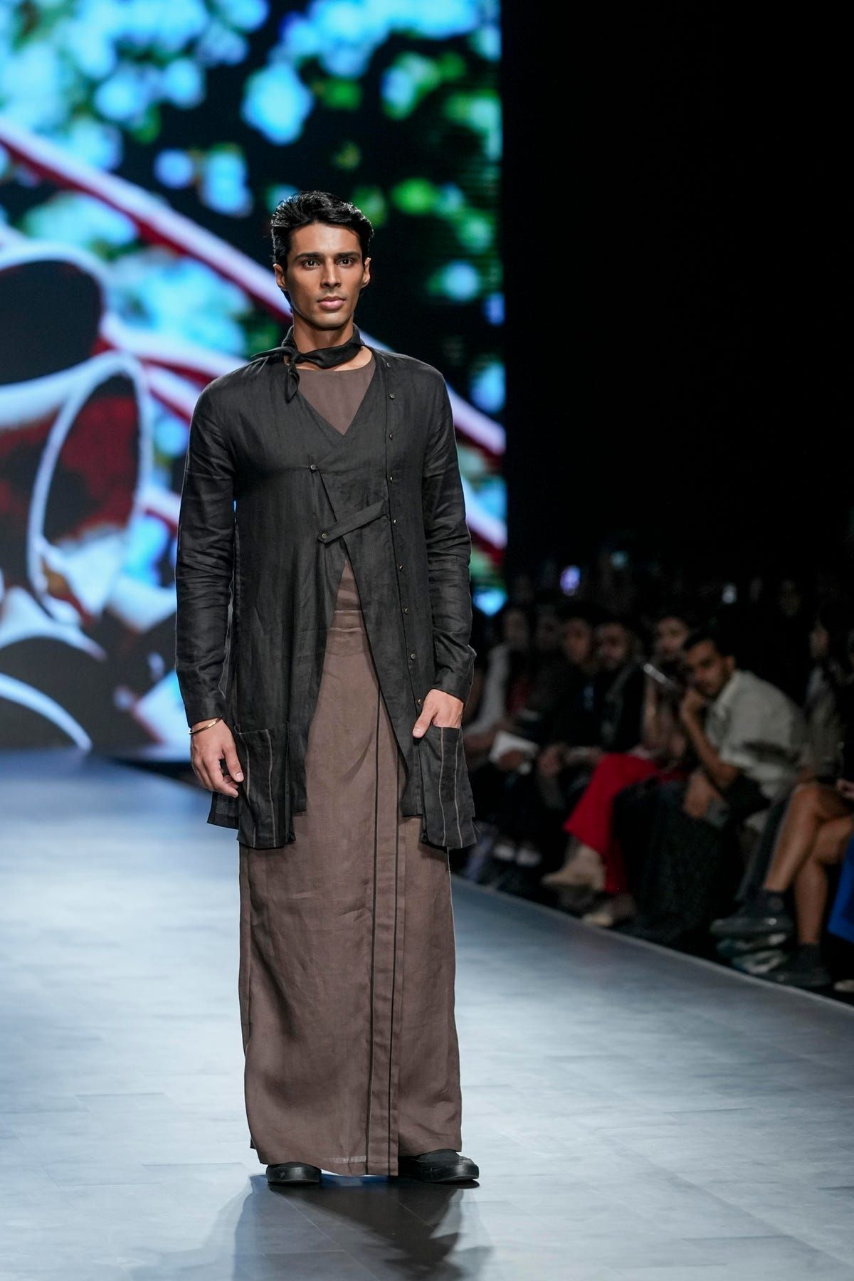 ARIJIT LOOK - BLACK - image 1
