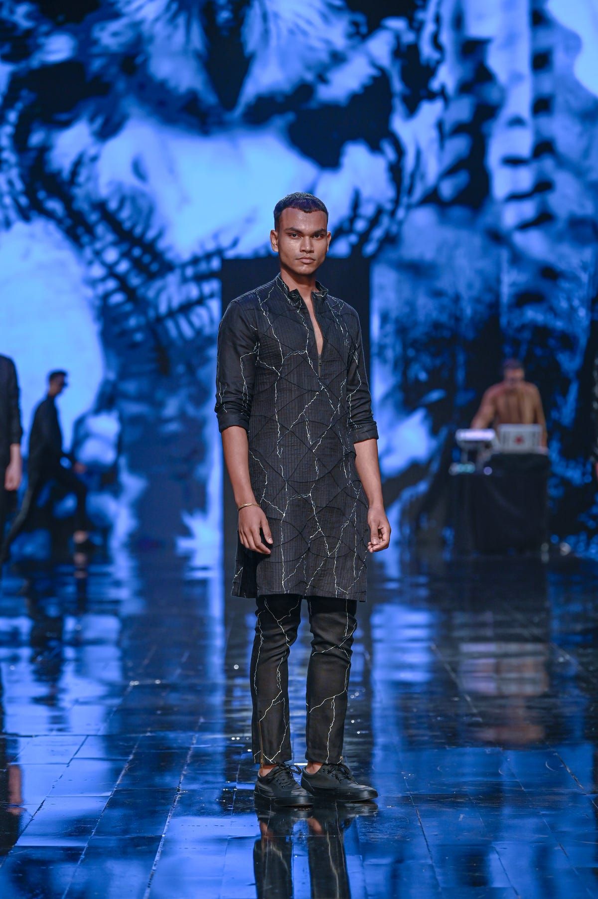 HISAR - LOOK - image 1