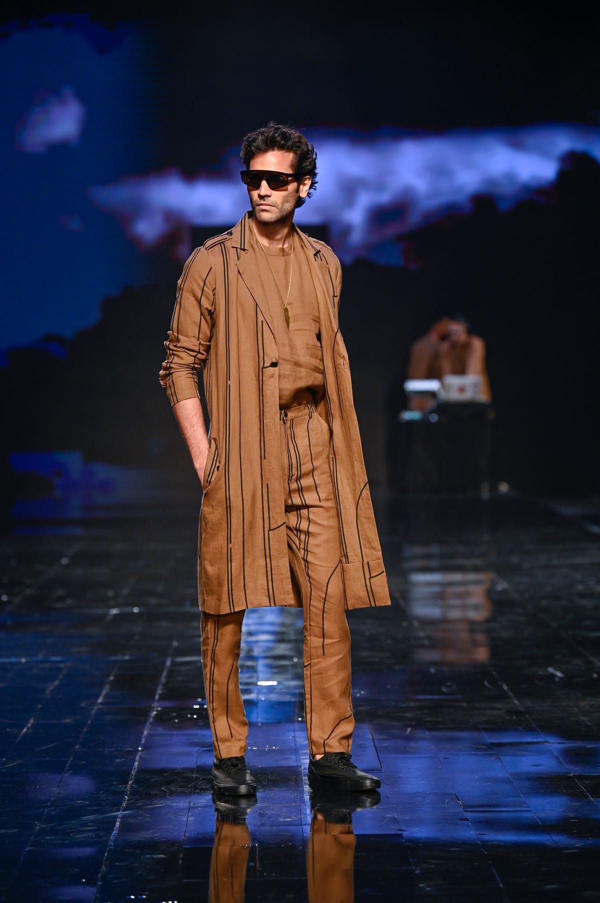 BADER - LOOK - image 1