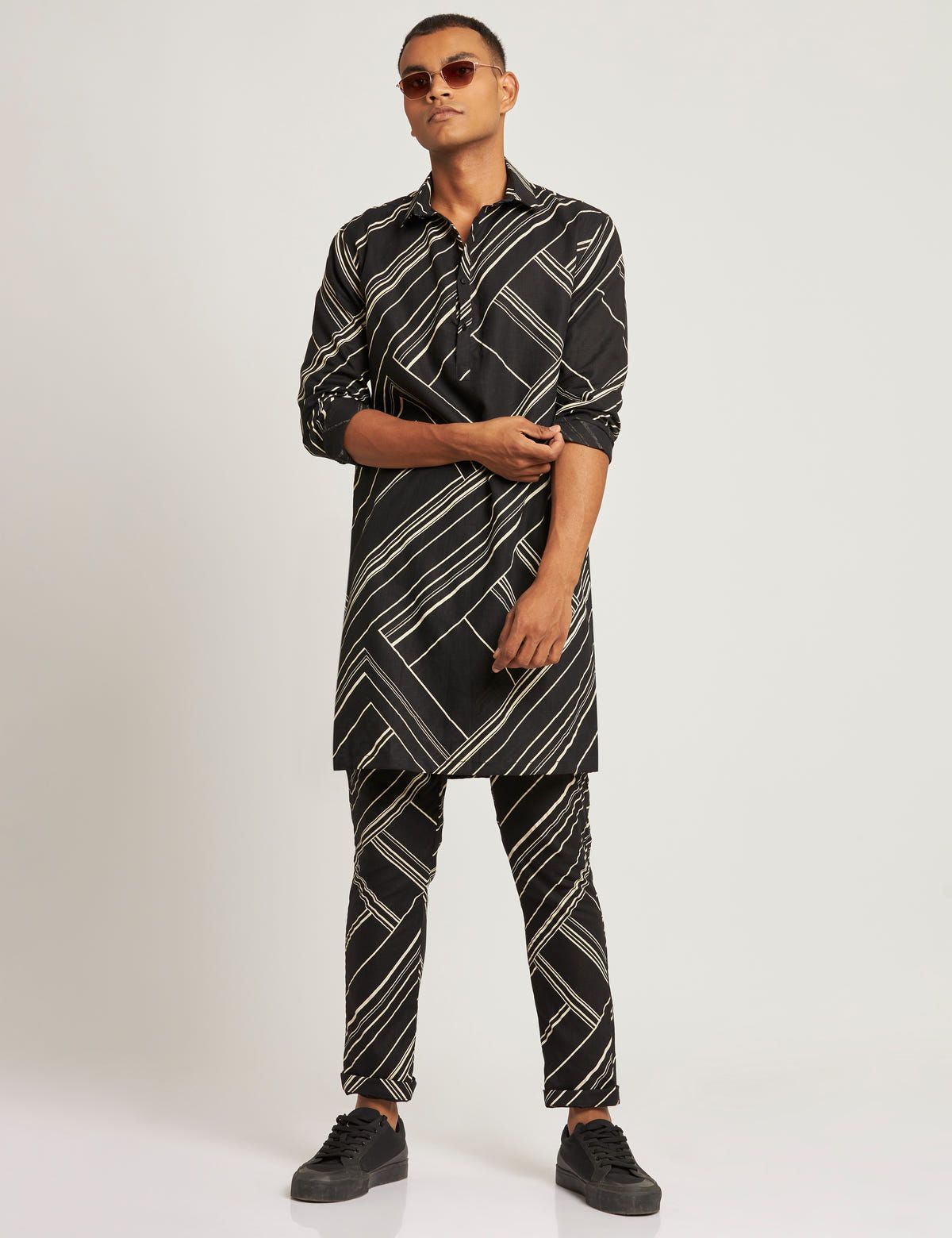 OAKWOOD KURTA TILT - BLACK - image 4