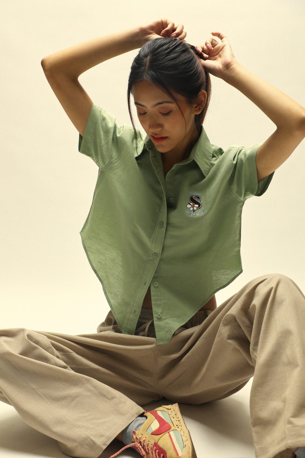 LINEN TRIGON CROP SHIRT - image 6