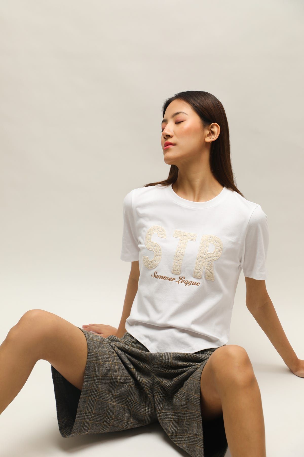 LACE APPLIQUÉ TRIGON T-SHIRT - image 6