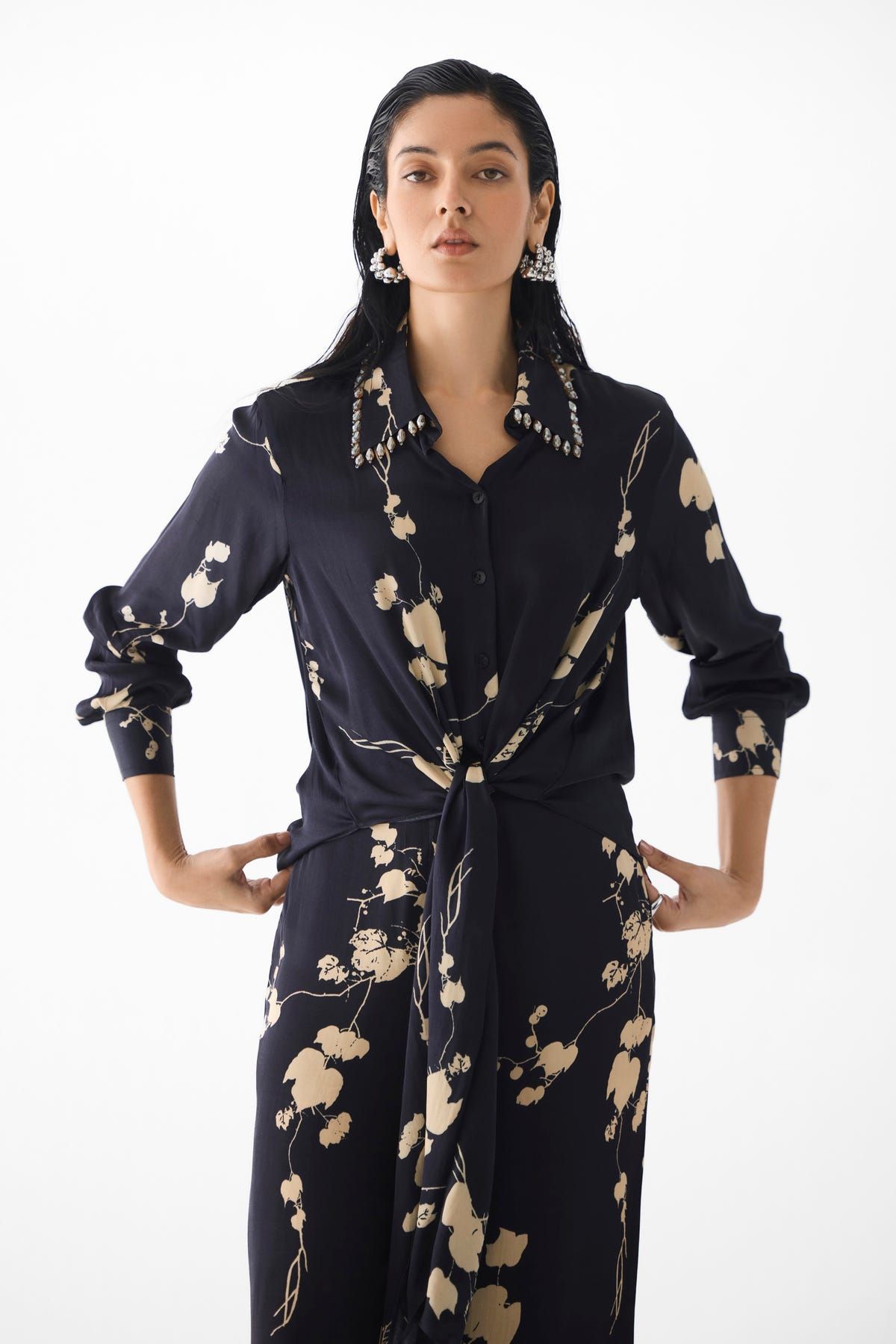 BLACK SAKURA CROP TOP & PANTS - image 4