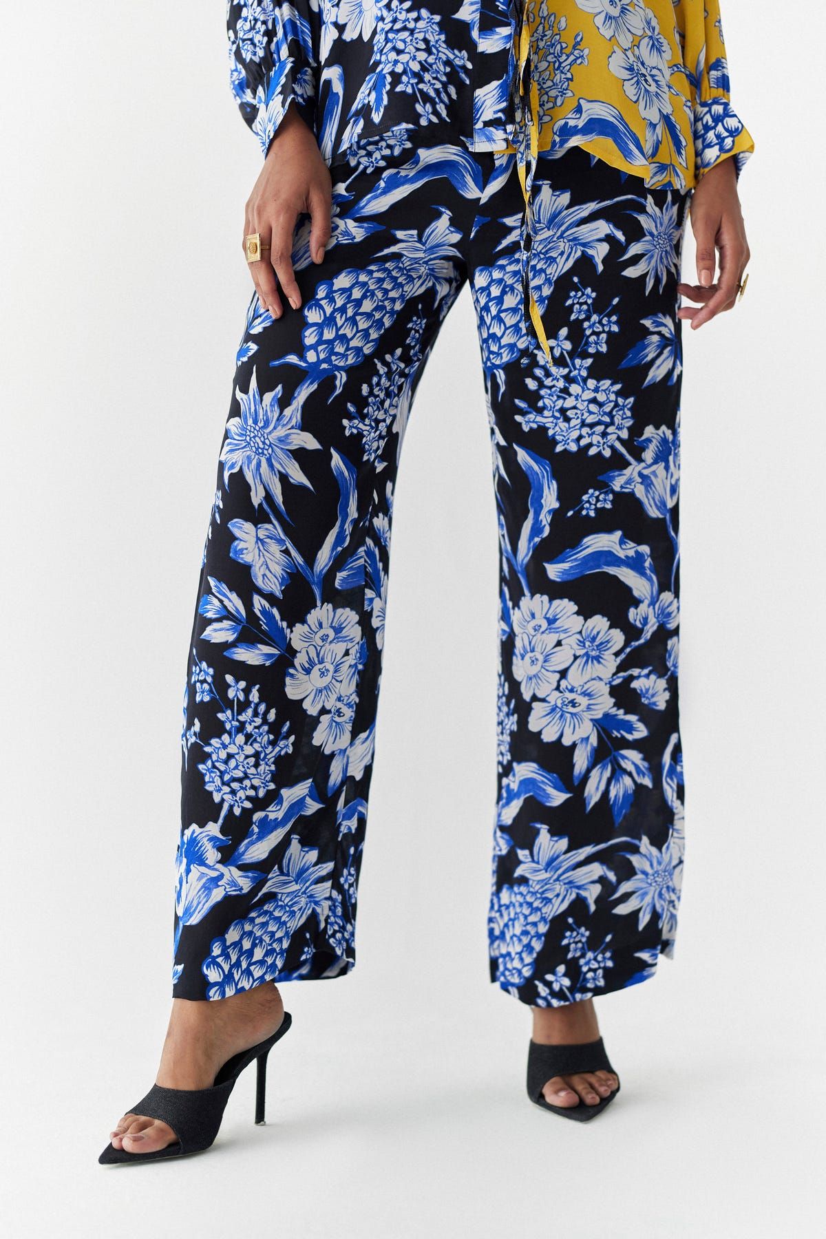 BLACK/YELLOW PINEAPPLE SHIRT & TROUSERS CO-ORD - image 4