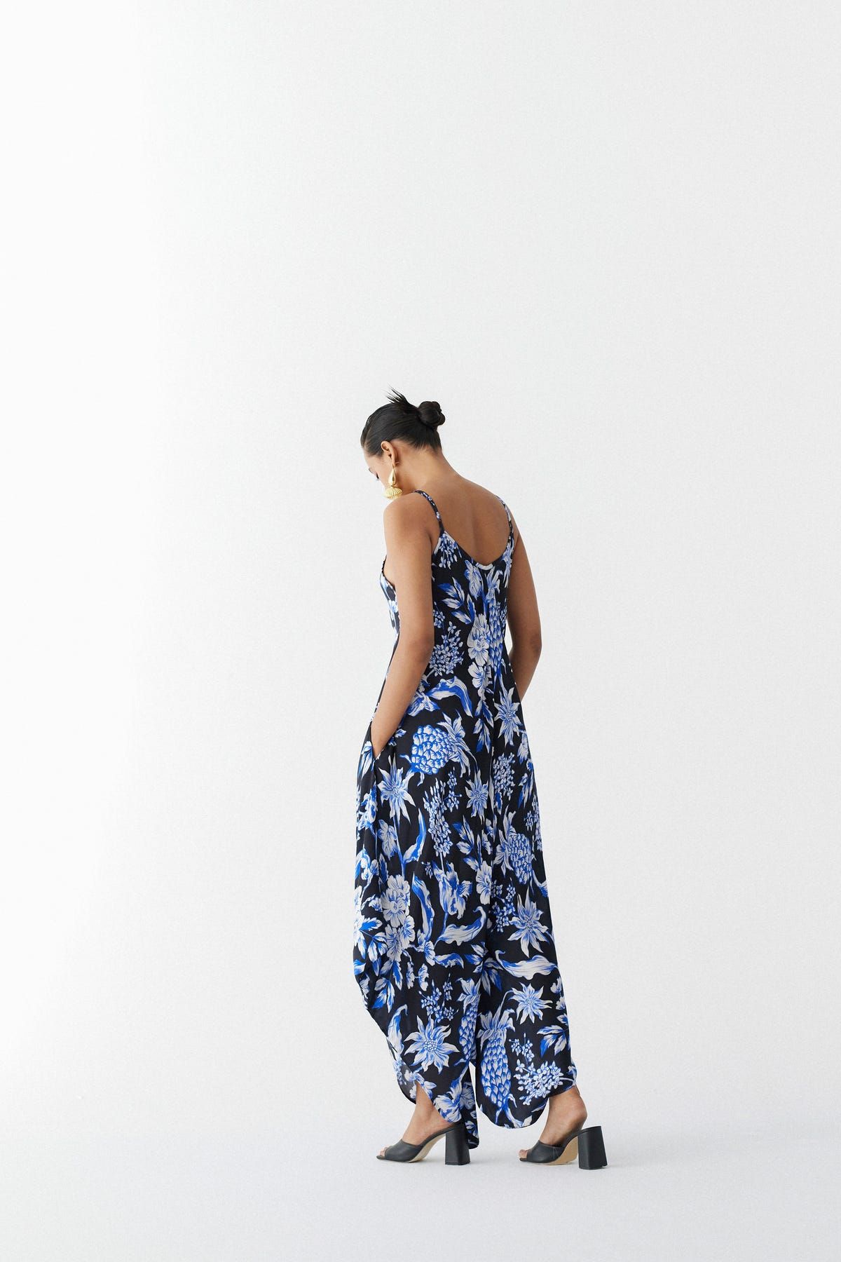 BLACK PINEAPPLE JUMPSUIT & CAPE - image 3