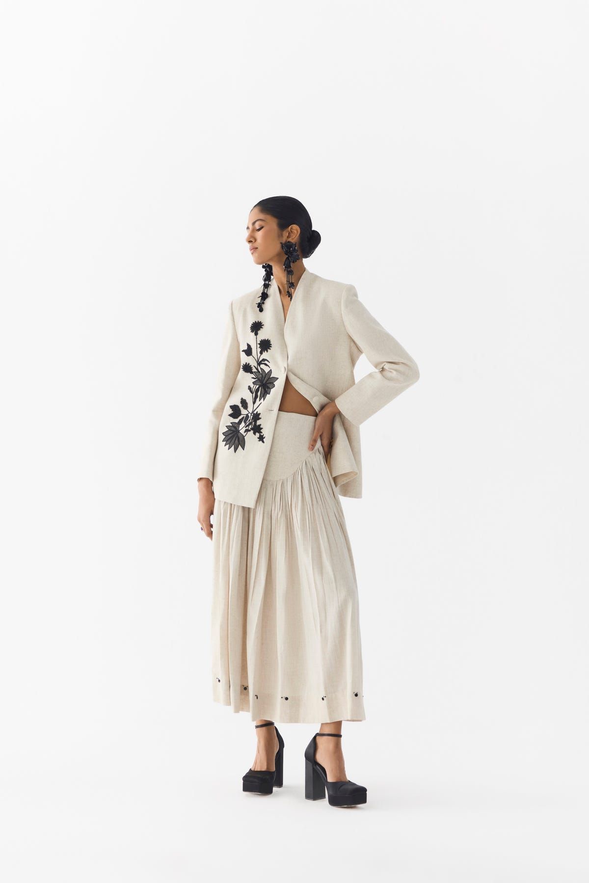 TIGER LILY LINEN BLAZER & SKIRT - image 4
