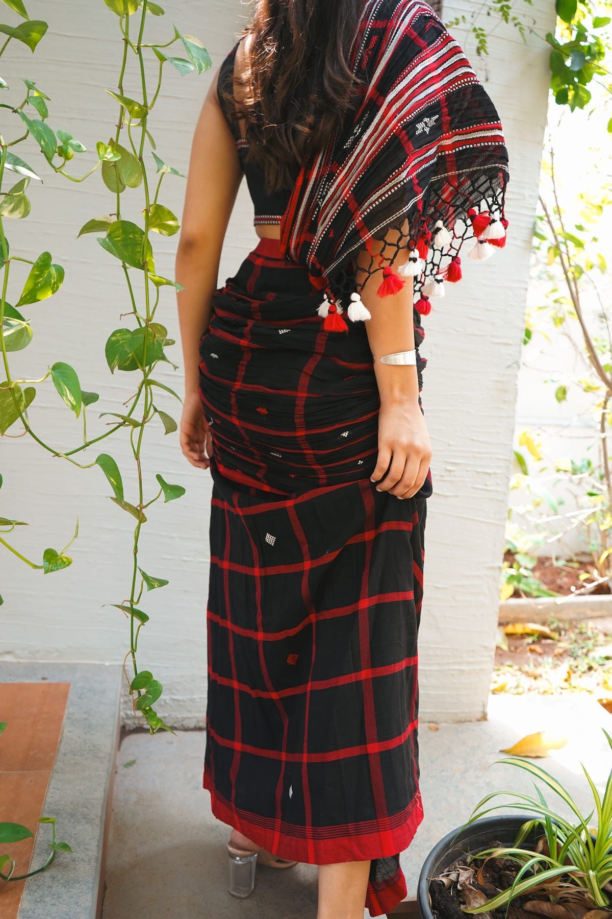 Khet Structure Sari Gown - image 9