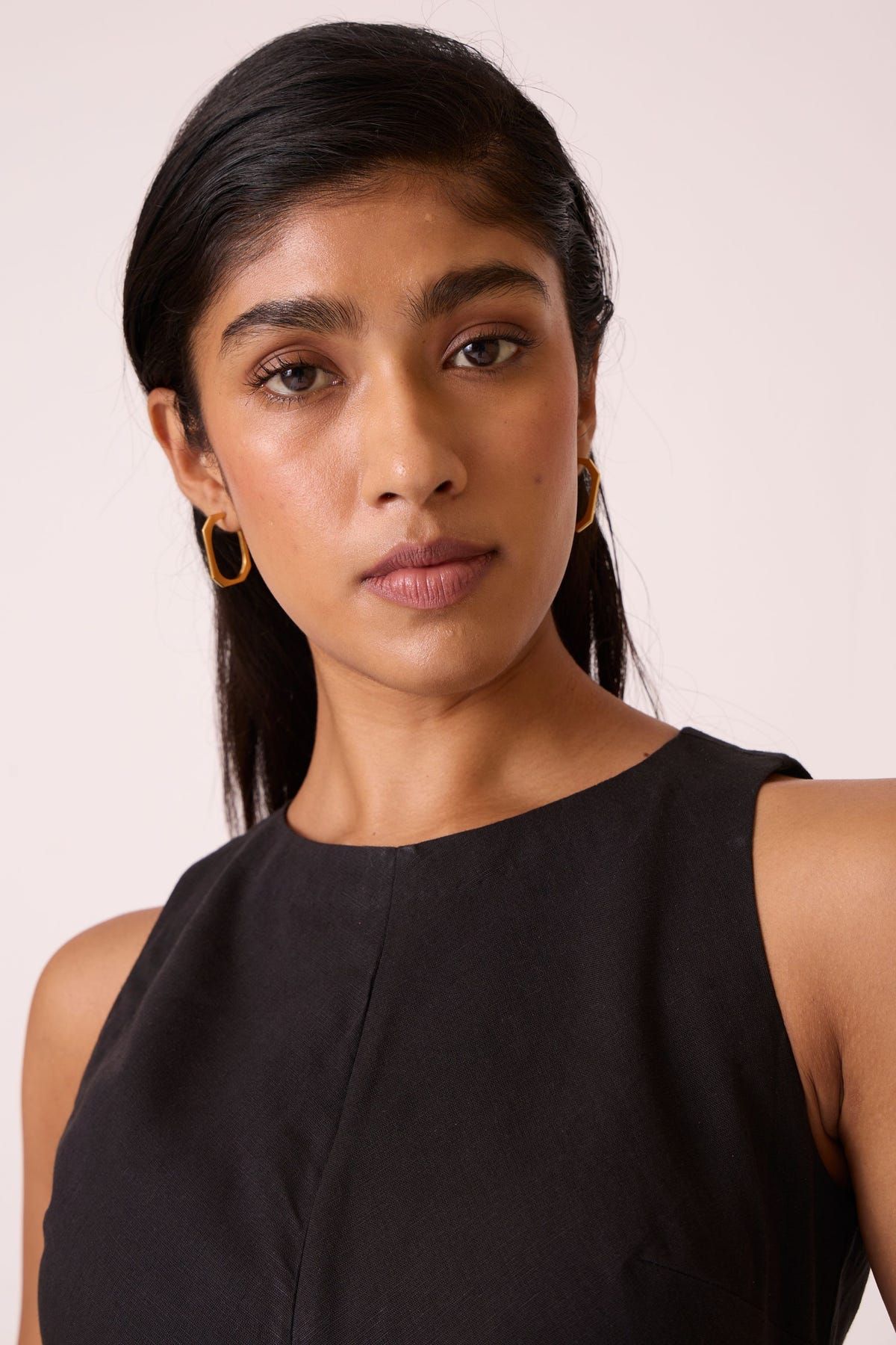 Naomi Black Linen Dress - image 5