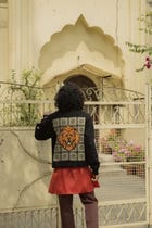 Block Lion Sweatshirt (Pre-order) view 8